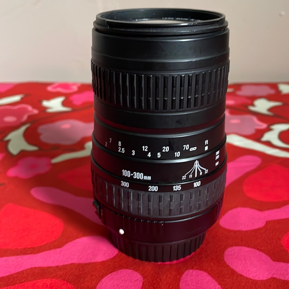 Sigma 100-300mm f/4.5-6.7 DL ZOOM for Canon DSLR cameras